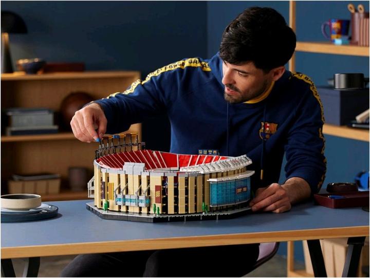 Image du produit LEGO Le Camp Nou - FC Barcelone (10284, LEGO Creator Expert, LEGO difficiles à trouver)