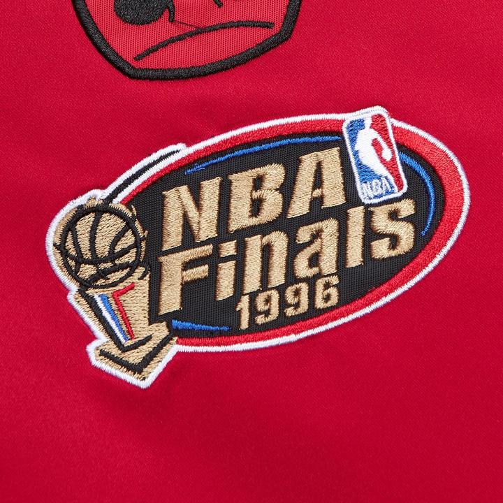 Actual product image Mitchell & Ness M&N Heavyweight Satin Jacket NBA Chicago Bulls - M (M)