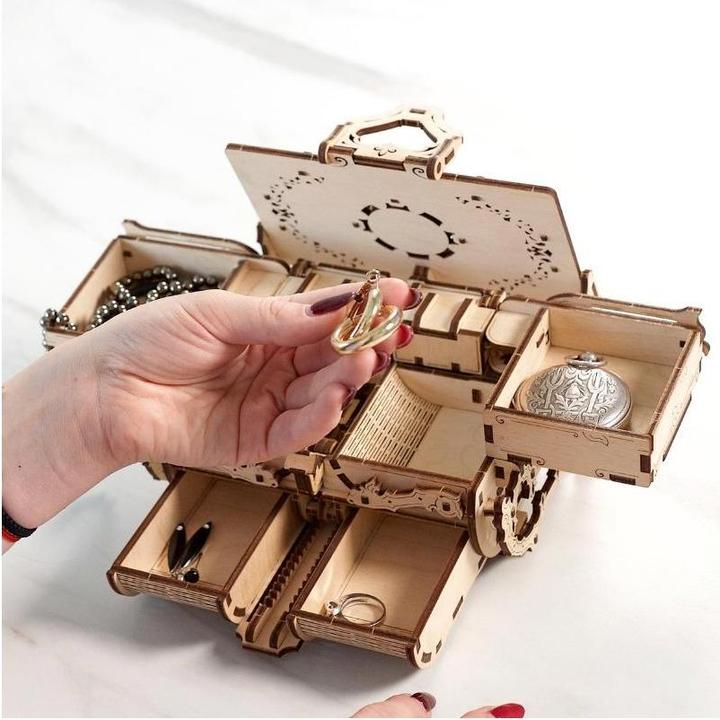 Actual product image Ugears Antique casket (185 pieces)