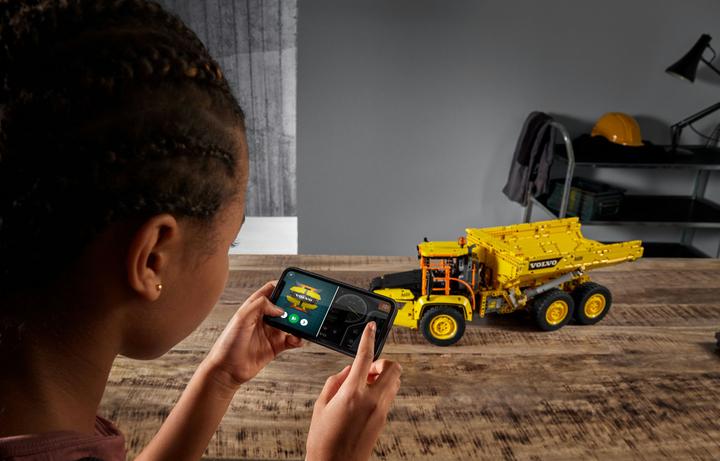 Immagine prodotto LEGO Dumper articolato Volvo (6x6) (42114, LEGO Technic)