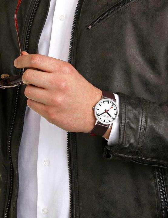 Actual product image Mondaine Classic - Vegan polished (Analogue wristwatch, Swiss made, 40 mm)