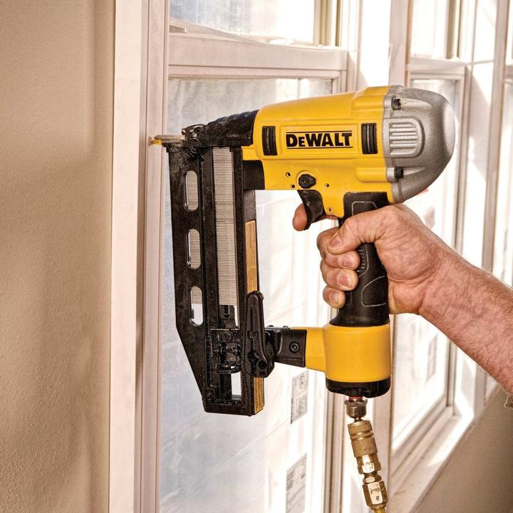 Produktbild DeWalt Gauge ölfreier Stauchkopfnagler mit Precision Point Nase