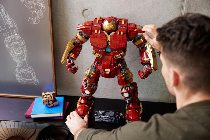Actual product image LEGO Hulkbuster (76210, LEGO Marvel, LEGO Rare Sets)