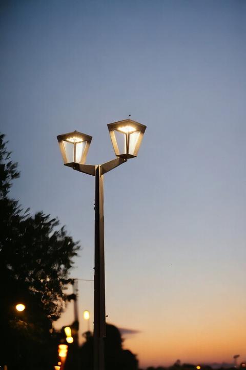 Produktbild Les Jardins Metro Doppel Solarstehlampe Wireless 500 lumens (500 lm)