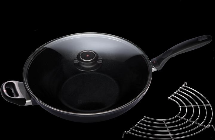 Actual product image Swiss Diamond XDClassic (32 cm, Wok, Cast aluminium)