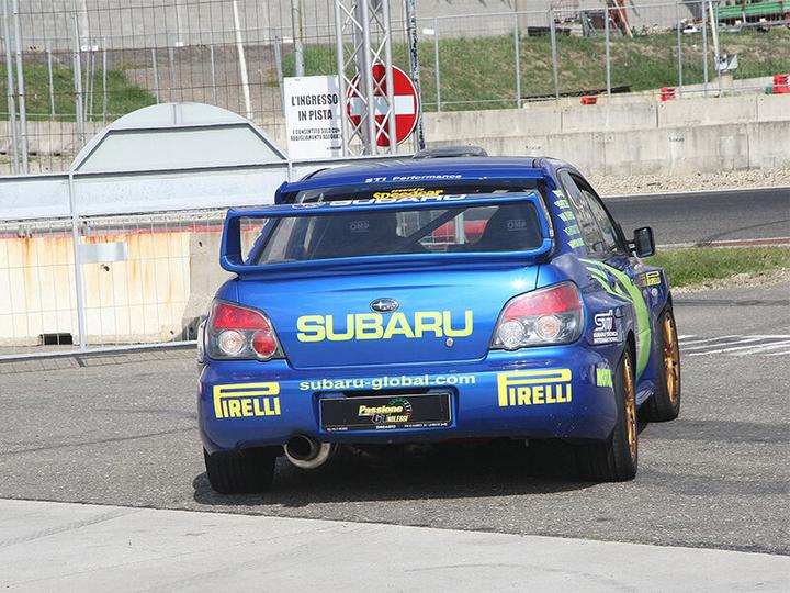 Immagine prodotto Smartbox 2 giri nel Subaru Rally sulla pista di Ottobiano (1 pers.)