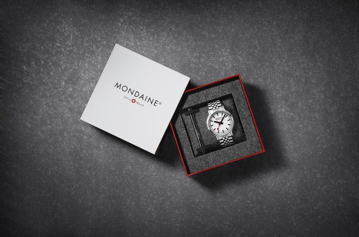 Actual product image Mondaine MST.4101B.SJ Stop2go Horloge - Station clock - Saffier glass - Staal - Zilver - 41 mm breed - (Swiss made, 41 mm)