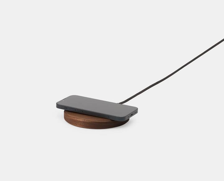 Produktbild Oakywood Slim Charging Pad - Kabelloses Ladegerät aus Massivholz - Walnuss -