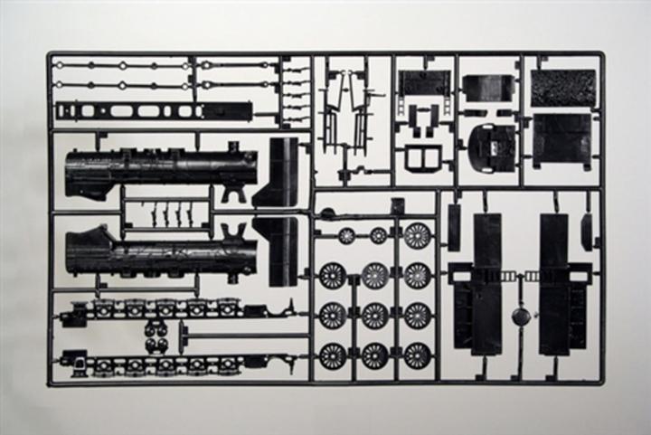 Actual product image Italeri Freight locomotive class 50 (Track IIG)