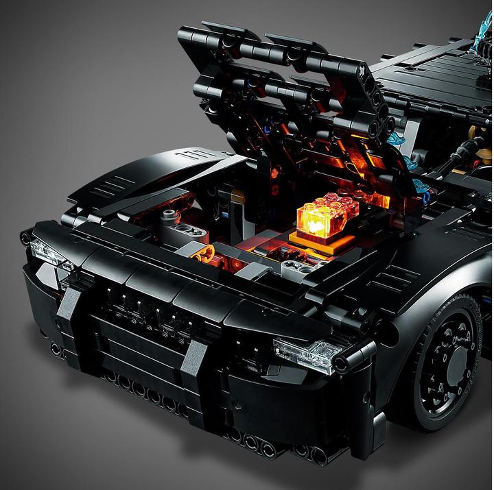 Actual product image LEGO Batman's Batmobile (42127, LEGO Technic)