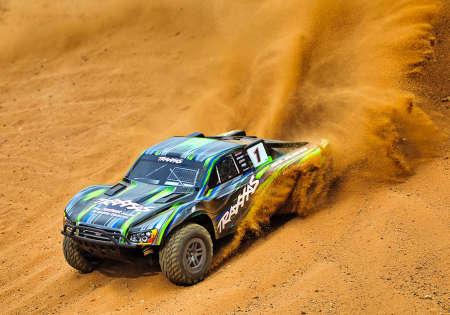 Actual product image Traxxas SLASH 4X4 BL2S GREEN 1/10 SHORT-COURSE RTR WITHOUT BATTERY/CHARGER (RTR Ready-to-Run)
