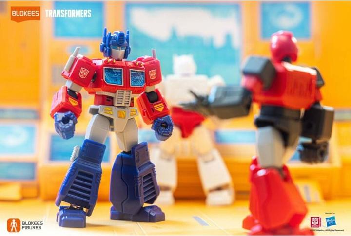 Produktbild Blokees Transformers Plastic Model Kit Galaxy Version 01 Roll Out Sortiment (9)