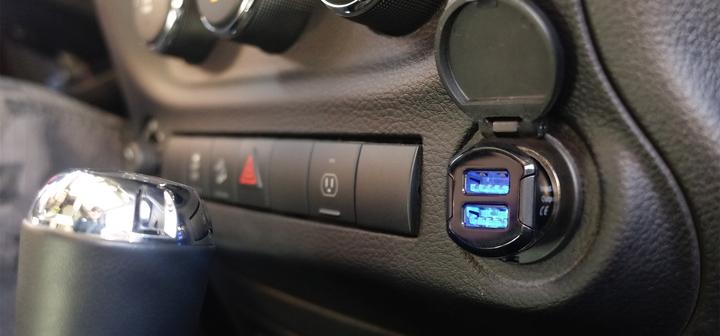 Immagine prodotto Scosche reVOLT 12W + 12W doppia USB Caricabatterie da auto, iPad