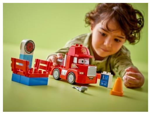 Actual product image LEGO Mack at the race (10417)