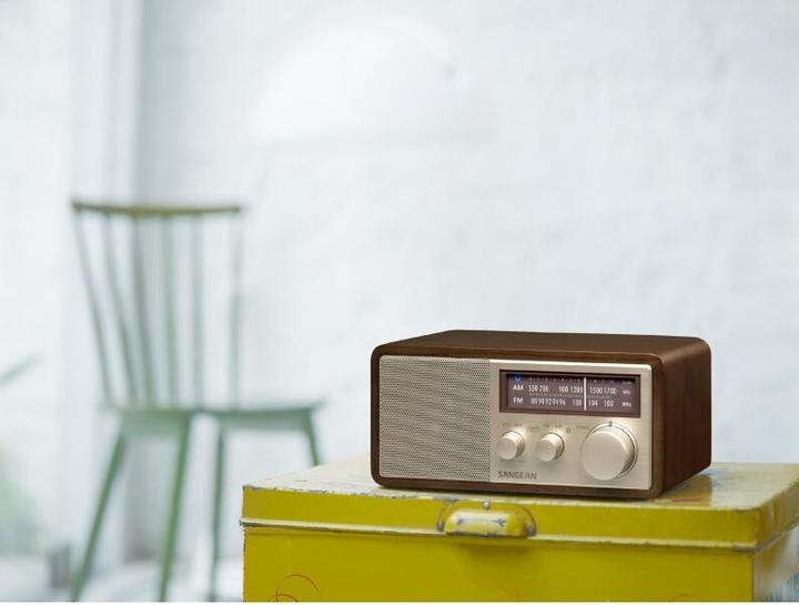 Produktbild Sangean Genuine 110 Plus WR11BT holz tragares Retro-Tischradio mit Bluetooth & USB-Ladefunktion (MW, AM, FM, NFC, Bluetooth)