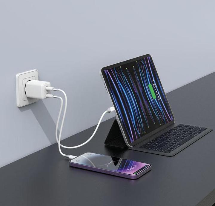 Actual product image LMP USB-C GaN Dual-Port Power Adapter 35W - Compact (35 W)