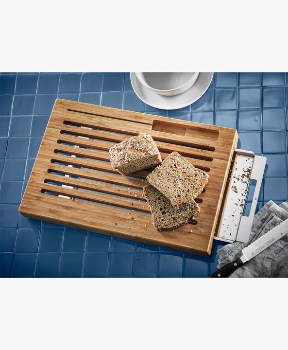 Produktbild WMF Brotschneidebrett mit Krümelfang Bambus in Gitterform und klingenschonend
