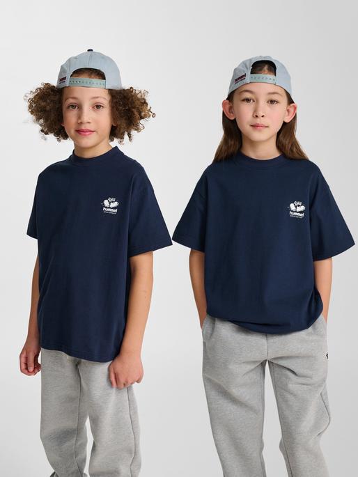 8569