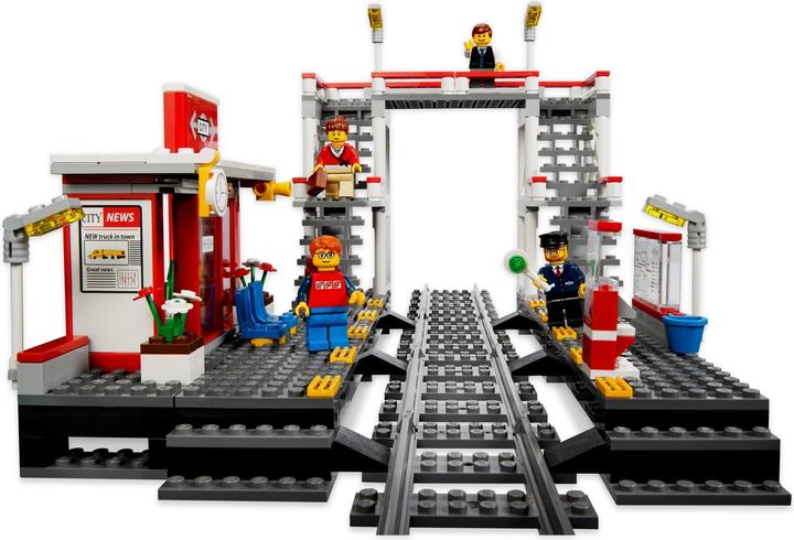 Actual product image LEGO Train Station (7937, LEGO City)