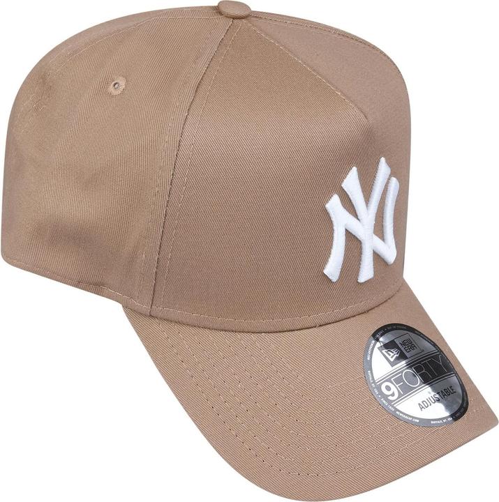 Actual product image New Era 9Forty Snapback Trucker Cap - New York Yankees khaki