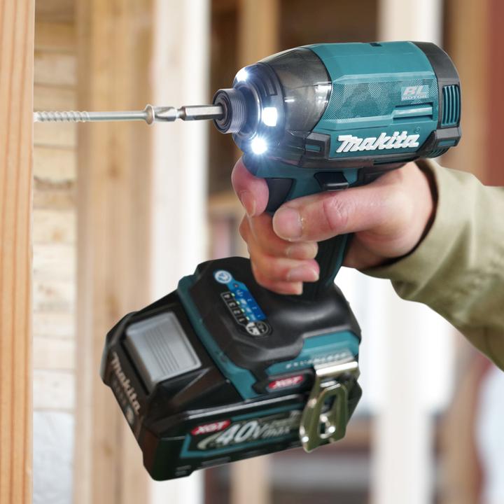 Image du produit Makita Visseuse à choc sans fil TD002GD202 | 40 V, 2x 2,5 AhBatterie, chargeur en coffret (Fonctionnement sur batterie)