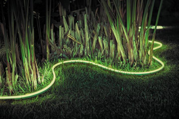 Actual product image Philips Hue Outdoor Light Strip 5m DE Plug (Multicoloured, 500 cm, Outdoor)