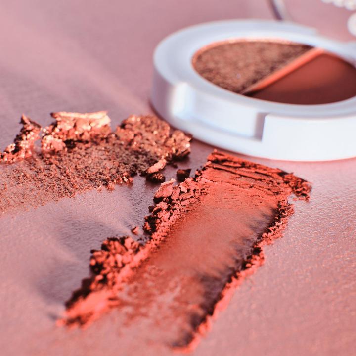 Actual product image essence soft touch duo eyeshadow (01 Bronze Beauty)