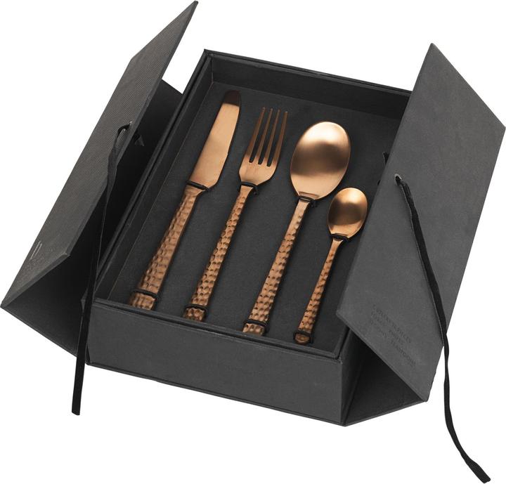 Image du produit Broste Copenhagen Cutlery set Hune, 16 pc - Acier inoxydable - Brushed satin martelé (1 pièce(s), Set de couverts)