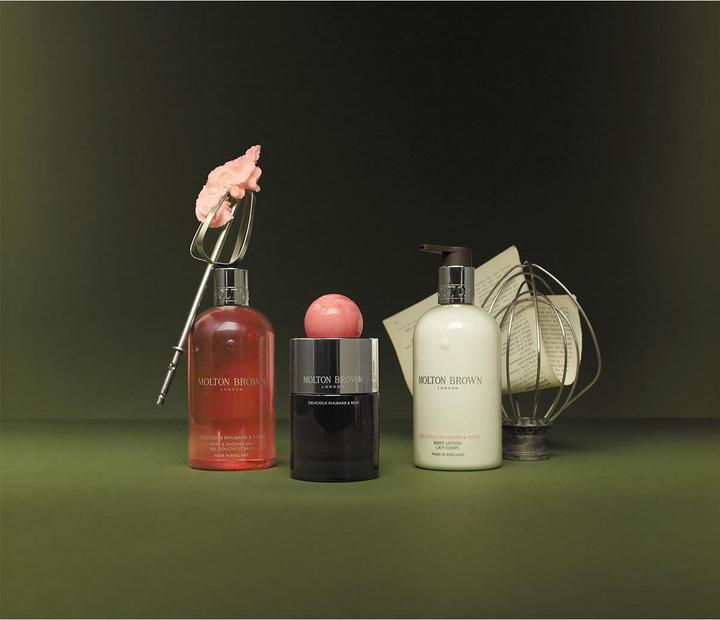 Immagine prodotto Molton Brown Delizioso sapone profumato al rabarbaro e alla rosa (Sapone duro, 150 ml)