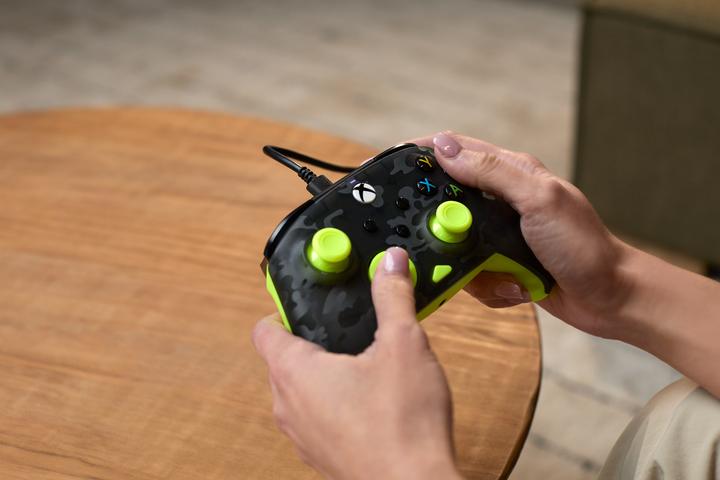 Image du produit Turtle Beach Rematch Core Wired Controller · XB · Ghost Camo Black & Yellow (Xbox One S, Windows, Xbox Series X)