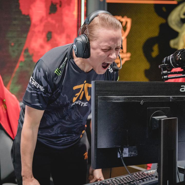 Actual product image Fnatic Bolt Wireless (Wireless, Cable)