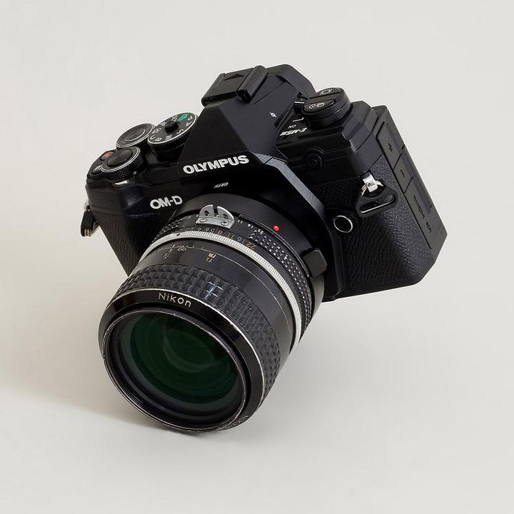 Produktbild Urth Lens Mount Adapter: Compatible with Nikon F Lens to Micro Four Thirds (M4/3) Camera Body