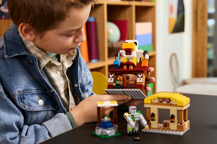 Immagine prodotto LEGO L'attacco del pallone Ghast (21273, LEGO Minecraft)