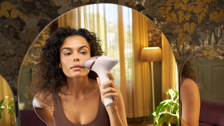 Image du produit Philips Lumea IPL 9900 Series BRI953/02 Épilateur à lumière pulsée