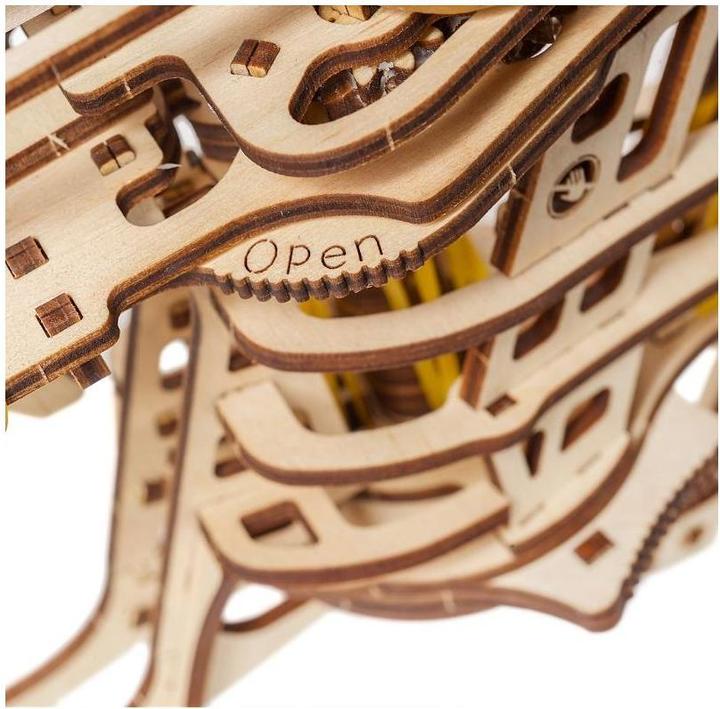 Produktbild Ugears Flugzeugstarter mechanische Modell Bausatz