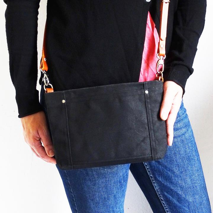 Immagine prodotto Only-Bags.Store Borsa a tracolla in tela cerata, piccola, tracolla in pelle, portafoglio con chiusura a zip