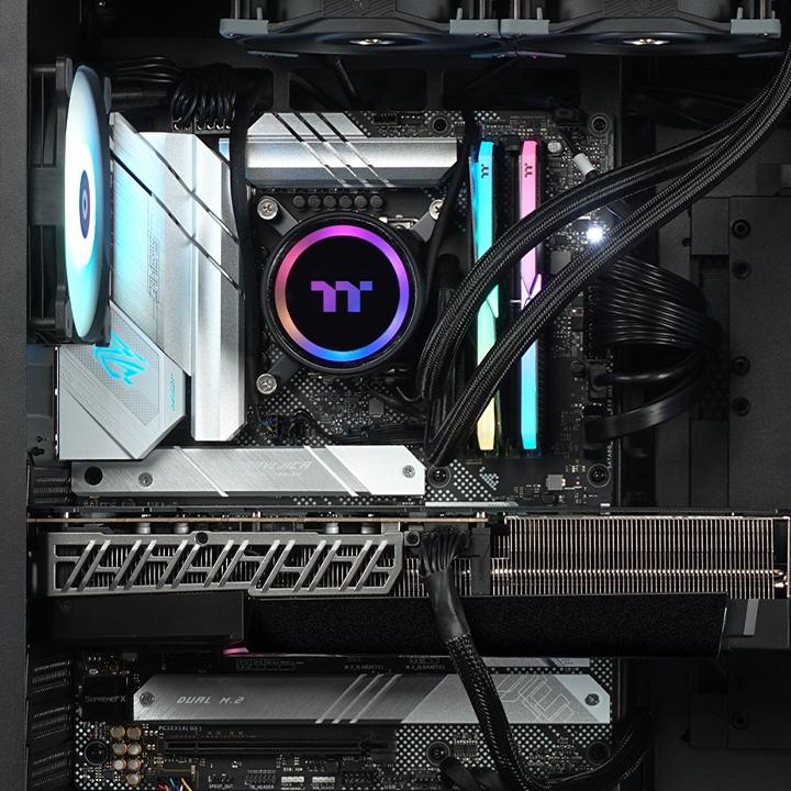 Actual product image Thermaltake Titan Black (Intel Core i9-13900KF, 32 GB, 2000 GB, GeForce RTX 4090)