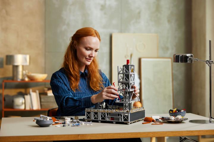Produktbild LEGO NASA Artemis Startrampe (10341, LEGO Icons, LEGO Seltene Sets)