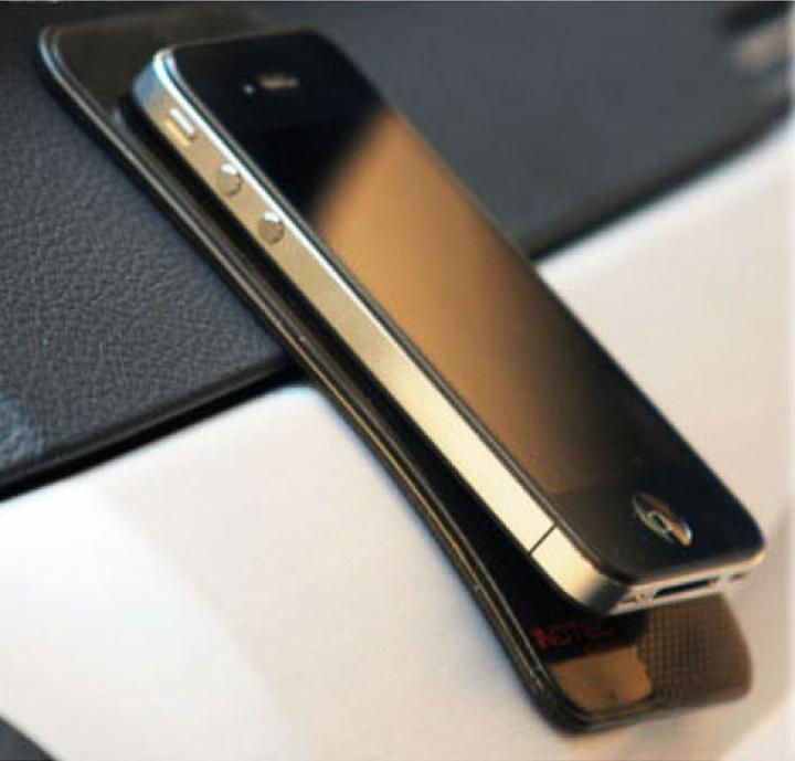 Produktbild BigBuy AUTO-HALTER Unterlage ANTI-RUTSCH PAD für Smartphone Handy etc. SCHWARZ