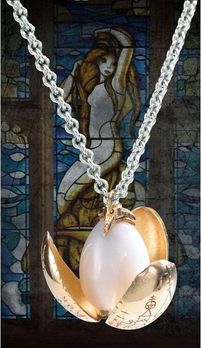 Immagine prodotto Noble Collection Ciondolo di Harry Potter con catena L'uovo d'oro (Petali di fiori placcati in oro 24 carati)