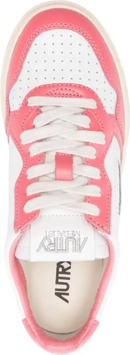 Actual product image Autry Medalist Low (39)