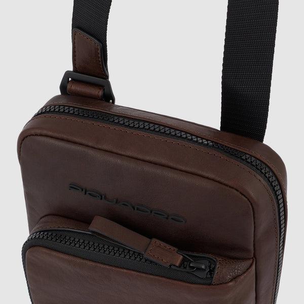 Actual product image Piquadro Umhängetasche mit iPad®mini-Fach