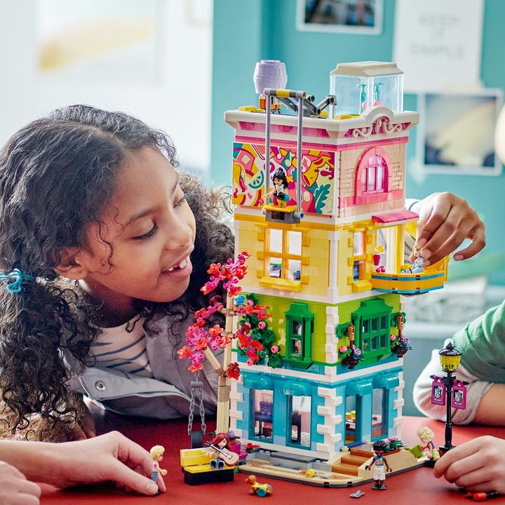 Produktbild LEGO Heartlake City Gemeinschaftszentrum (41748, LEGO Friends)