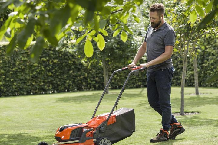 Produktbild Husqvarna LC 247i (Akkubetrieb)