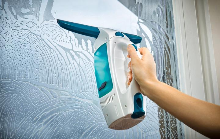 Actual product image Leifheit Dry & Clean window vacuum cleaner set with handle, washer, narrow suction nozzle
