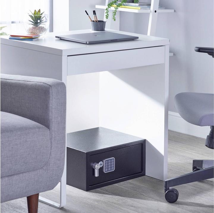 Actual product image Yale YLV200DB2 (24 l)
