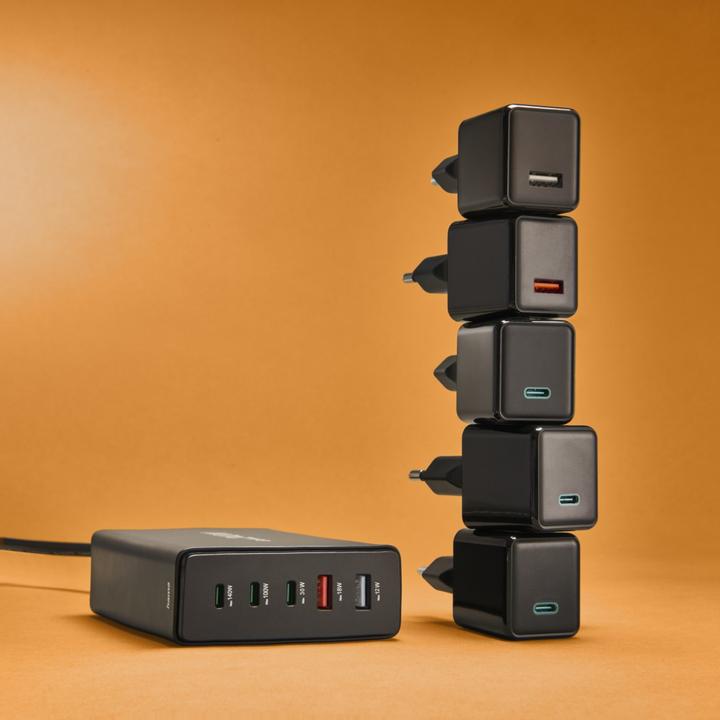 Immagine prodotto Hama Stazione di ricarica 5 porte, GaN, caricatore rapido, 3xUSB-C, 2xUSB-A, PD, 140 W, SW (140 W)