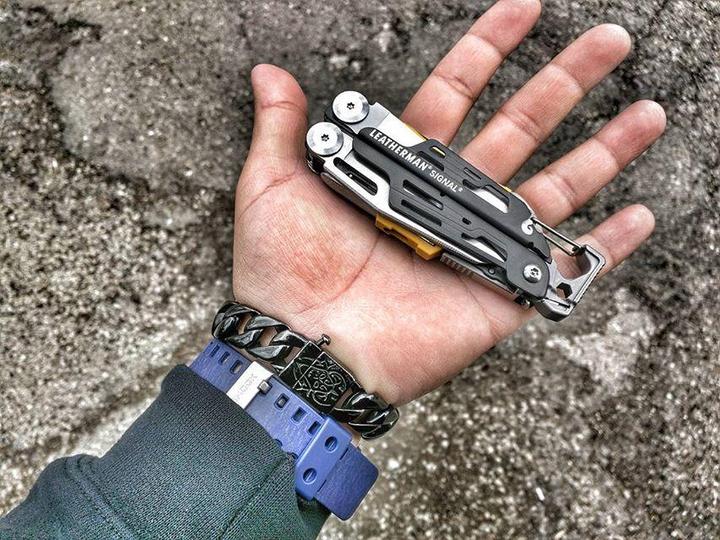 Actual product image Leatherman Signal Samurai Edition Damascus (19 Functions)