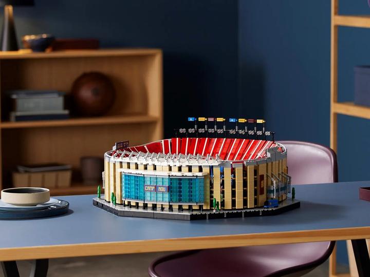 Image du produit LEGO Le Camp Nou - FC Barcelone (10284, LEGO Creator Expert, LEGO difficiles à trouver)