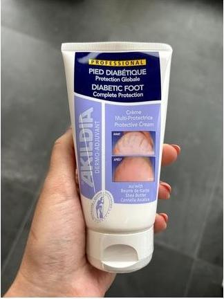 Produktbild Blanco Pharma Akildia Diabetic Multi-Protective Foot Cream Large Tube 108ml (Fussdeodorant & -puder, 108 ml)